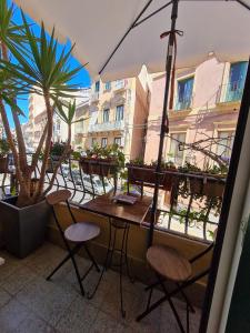 a table and chairs on a balcony with plants at Casa sul Corso in Trapani