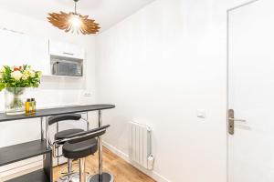 Kuchyňa alebo kuchynka v ubytovaní 147 - Urban Cosy Flat in Paris