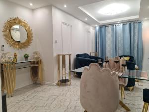 Posezení v ubytování Suna' a Home Bonapriso