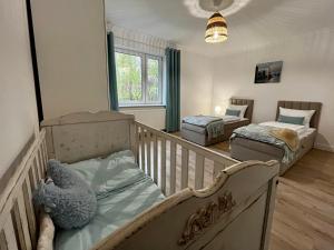 Ένα ή περισσότερα κρεβάτια σε δωμάτιο στο Lake House Family