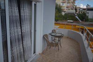 En balkon eller terrasse på Villa Shqiponja