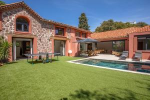Fotografie z fotogalerie ubytování Villa de 300m² proche de la plage v destinaci Saint-Raphaël