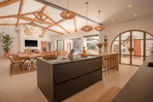 Fotografie z fotogalerie ubytování Villa de 300m² proche de la plage v destinaci Saint-Raphaël + 27 fotografií