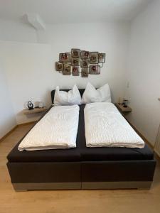 Voodi või voodid majutusasutuse Haus zum Glück toas