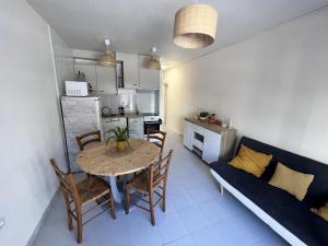 Nhà bếp/bếp nhỏ tại Maricel +8 ảnh