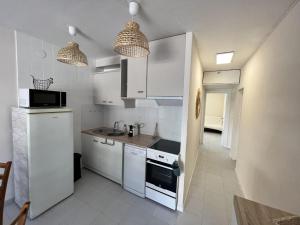 Nhà bếp/bếp nhỏ tại Maricel