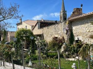 Vonkajšia záhrada v ubytovaní La Maison Blanche à Saint-Yzans-de-Médoc
