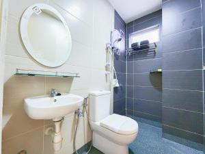 KLIA Ehsan Residence Pool View 8 PAX Air-Con SUITE的一间浴室