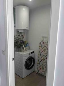 a laundry room with a washing machine and a refrigerator at Magnífico apartamento nuevo en 1ª línea de playa in Mojácar