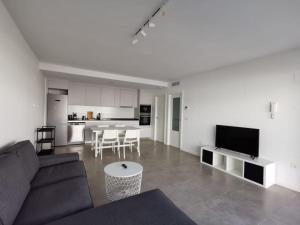 Η κουζίνα ή μικρή κουζίνα στο Magnífico apartamento nuevo en 1ª línea de playa