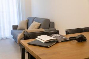 Alidreams Lola Center Apartamentos的休息区