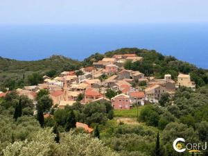 a village on a hill with houses on it at villamaria in Makrádes