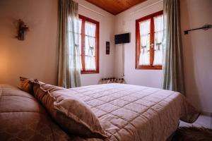 Un pat sau paturi într-o cameră la Kymanemi Zakynthos Cottage House