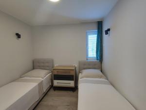 Postel nebo postele na pokoji v ubytování Apartments Ivančić