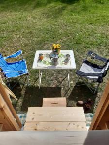 a table and two chairs and a table with flowers on it at Campingfass Almtal in Scharnstein
