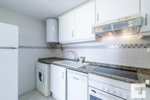 Kuchyňa alebo kuchynka v ubytovaní Apartamento Apolo XVI 1 17 - Grupo Turis