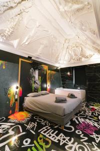 Kúpeľňa v ubytovaní Capsule Art Déco - Jacuzzi - Netflix - Home Cinéma - Arcade de jeux & Nintendo switch - 2 chambres - Filet suspendu