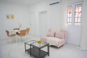 Posezení v ubytování For Your Rentals Encantador y único estudio TEMPORAL en Tetuán El Retiro MLUBº2 + 18 fotografií