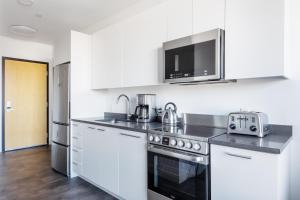 A kitchen or kitchenette at Central Sq Studio w Doorman nr T Stop BOS-311