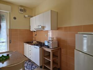 A kitchen or kitchenette at Ligure Residence