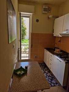 A kitchen or kitchenette at Ligure Residence