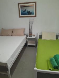 Postel nebo postele na pokoji v ubytování argiri appartments