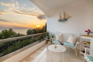 Φωτογραφία από το άλμπουμ του Lydia's Luxury Apartment στο Λουτράκι