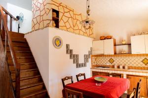 Η κουζίνα ή μικρή κουζίνα στο Lo Zio Michele Apartments