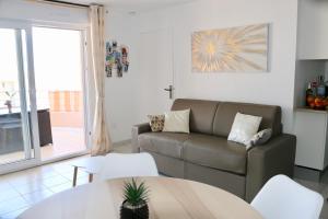 Posedenie v ubytovaní Port-Fréjus, LE CONSUL, appartement 2 pièces climatisé, terrasse & parking
