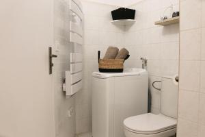 Kúpeľňa v ubytovaní Port-Fréjus, LE CONSUL, appartement 2 pièces climatisé, terrasse & parking
