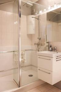 Koupelna v ubytování Bright and pleasant studio near city center + 3 fotografie