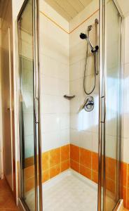 a shower with a glass shower stall in a bathroom at Appartamento Romantica 35 in Raffa