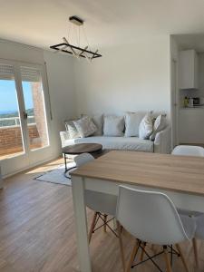 Posedenie v ubytovaní Apartamento entre mar y montaña