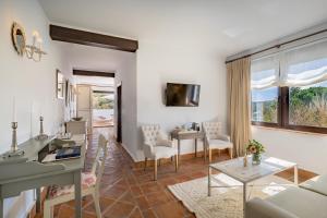 Televiisor ja/või meelelahutuskeskus majutusasutuses Finca La Bobadilla - The Leading Hotels of the World