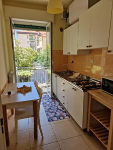 A kitchen or kitchenette at Ligure Residence