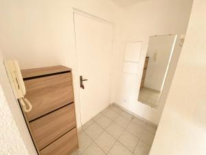 Fotografia z galérie ubytovania Port-Fréjus, LE CONSUL, appartement 2 pièces climatisé, terrasse & parking v destinácii Fréjus