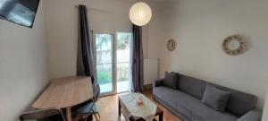 A seating area at Cozy apartment in Nea Smyrni
