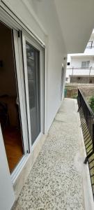 A balcony or terrace at Cozy apartment in Nea Smyrni