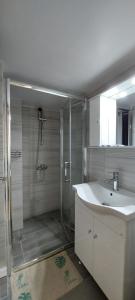 A bathroom at Cozy apartment in Nea Smyrni
