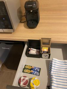 Kuchyň nebo kuchyňský kout v ubytování Schöne Wohnung mit Garten beim Outletcenter 5 km