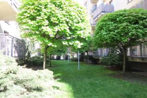 Vonkajšia záhrada v ubytovaní Apartament Geneva