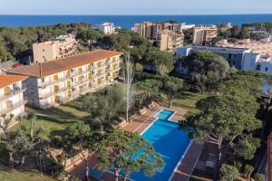 Bazén v ubytovaní Apartamentos CASA MAREA La Fosca parking y piscina alebo v jeho blízkosti