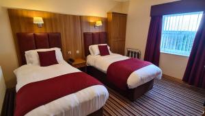Кровать или кровати в номере The Royal Hotel