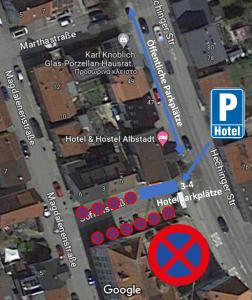 アルプシュタットにあるHotel & Hostel Albstadtの駐車標識のない駐車場地図