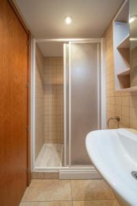 a bathroom with a shower and a white sink at Apartamento Luz in L'Escala +8 photos