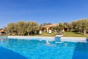 The swimming pool at or close to Vivi Natura