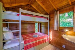 a bedroom with bunk beds in a wooden cabin at King Louie and Mowgli in Saint-Paul-de-Vence