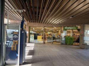 an empty shopping mall with a payphone in front of a store at Apartamento con vistas in El Médano