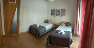 Un pat sau paturi într-o cameră la MAHGIC Beach Apartment