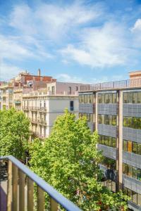 widok z balkonu budynku w obiekcie Aspasios Diagonal Art w Barcelonie